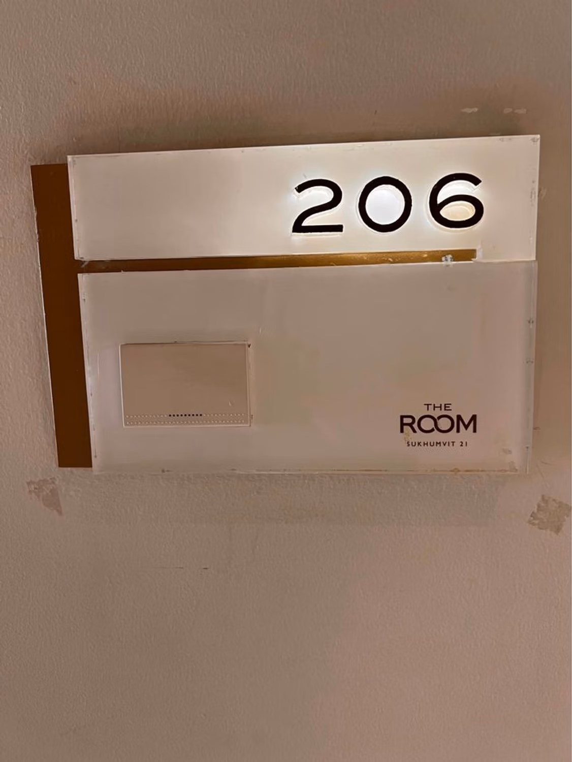 Condo for Rent at The Room Sukhumvit 21 - Image 5