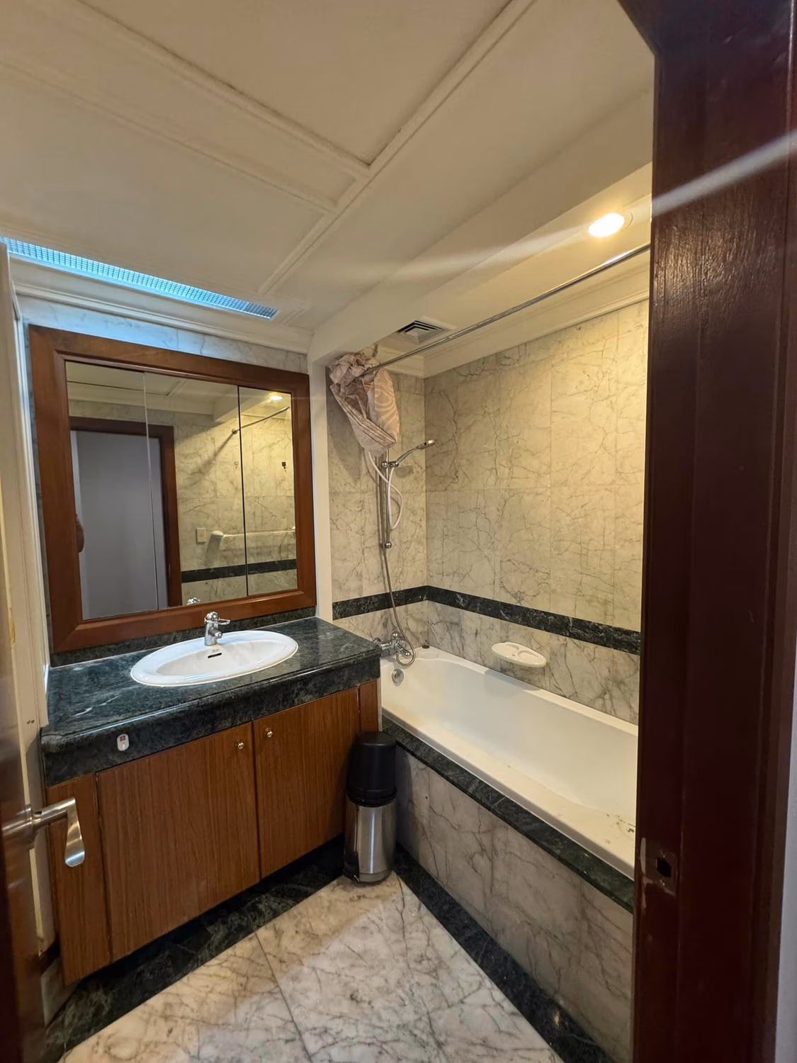 2 Bed Condo for Rent in Pathum Wan - Image 7