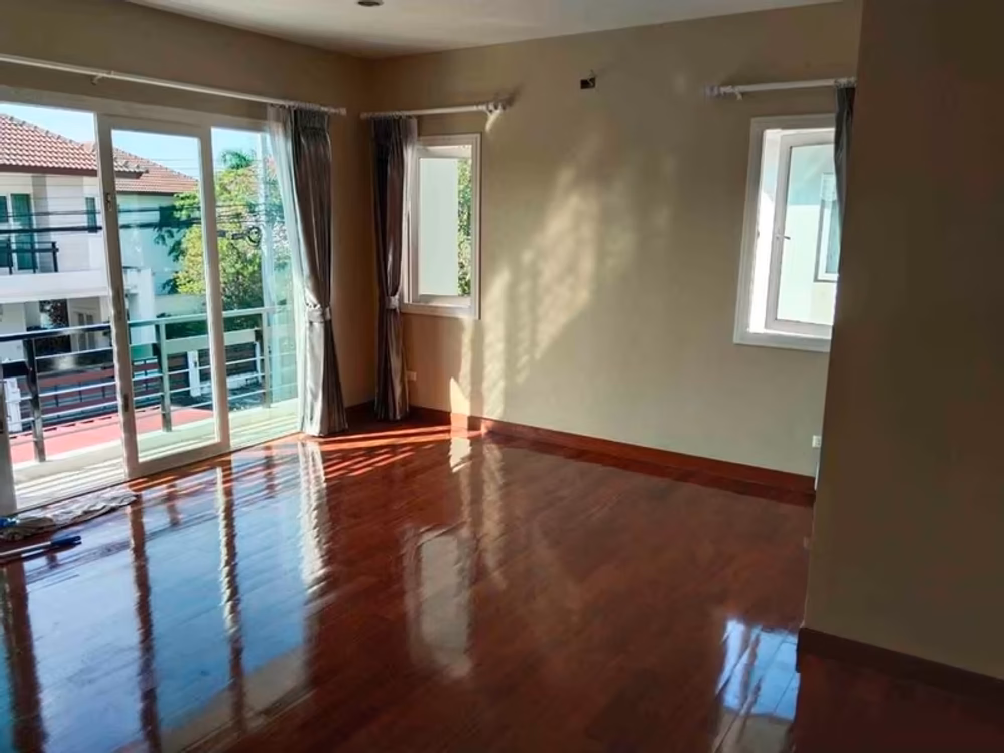 Detached House - Image 3