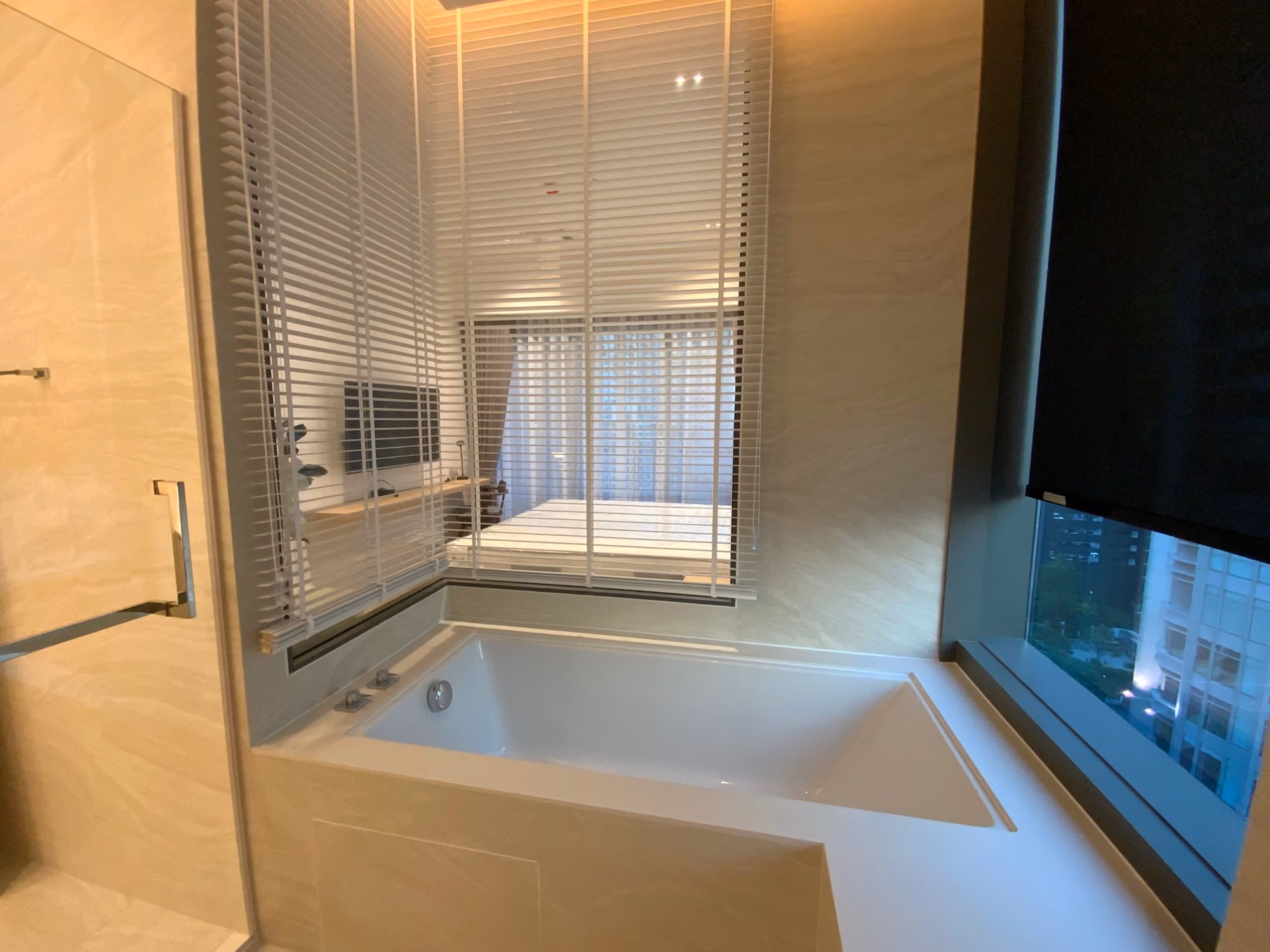 Condo for Rent at The Strand Thonglor - Image 10
