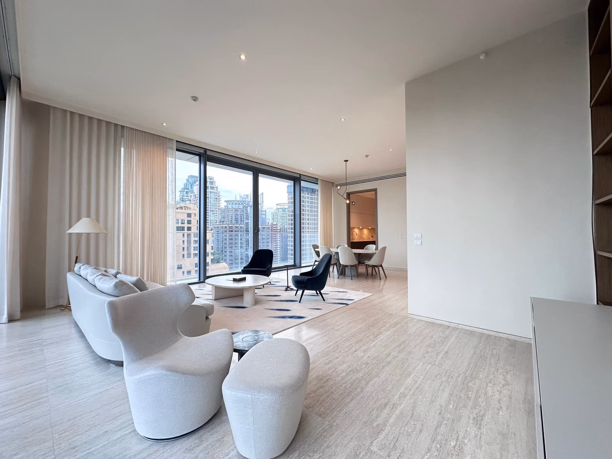 2 Bed Condo for Rent in Pathum Wan - Image 5
