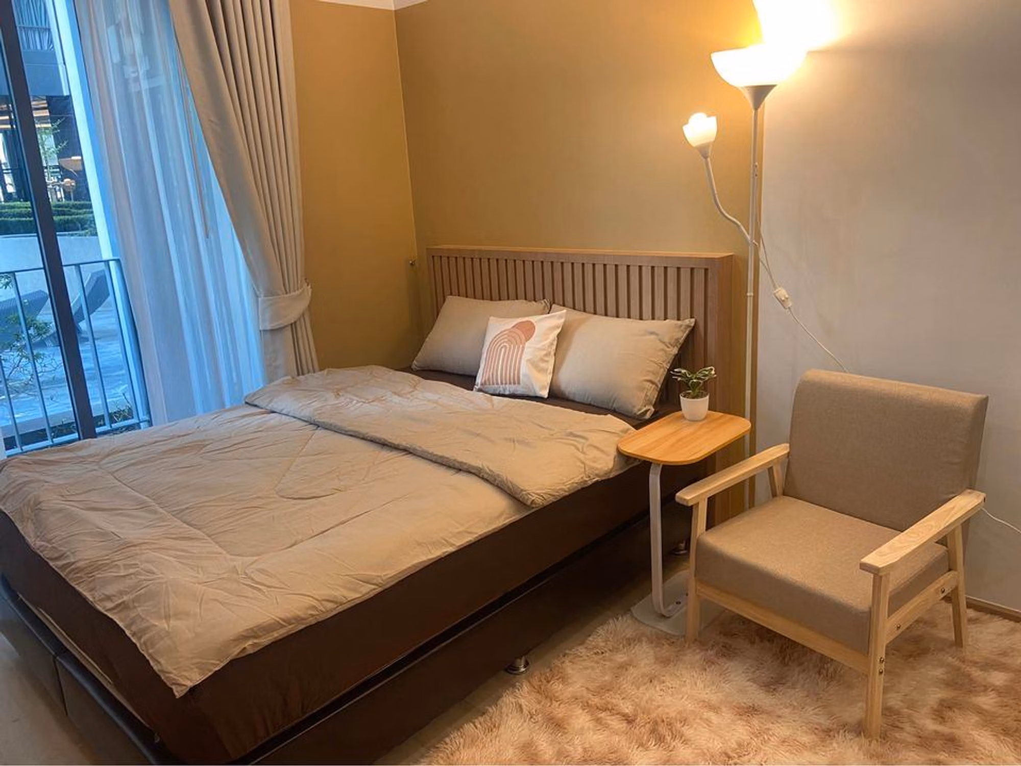 Studio Condo for Rent in Bang Rak - Image 1
