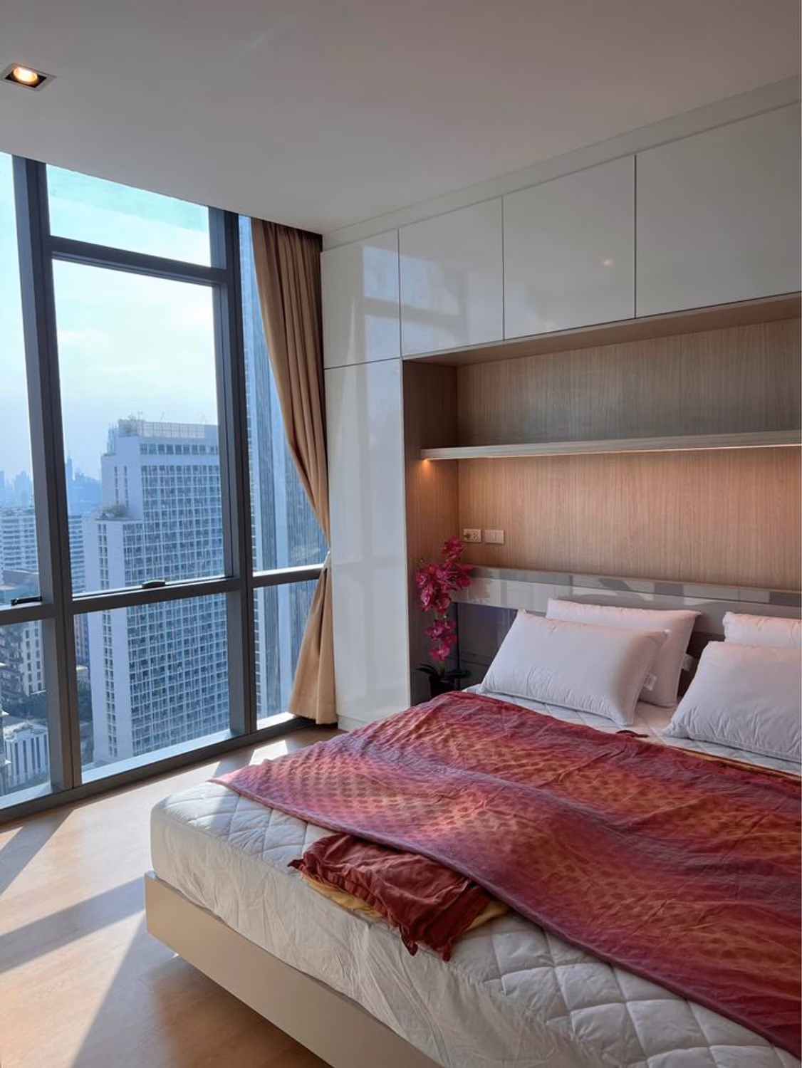 Condo for Rent at The Room Sukhumvit 21 - Image 12