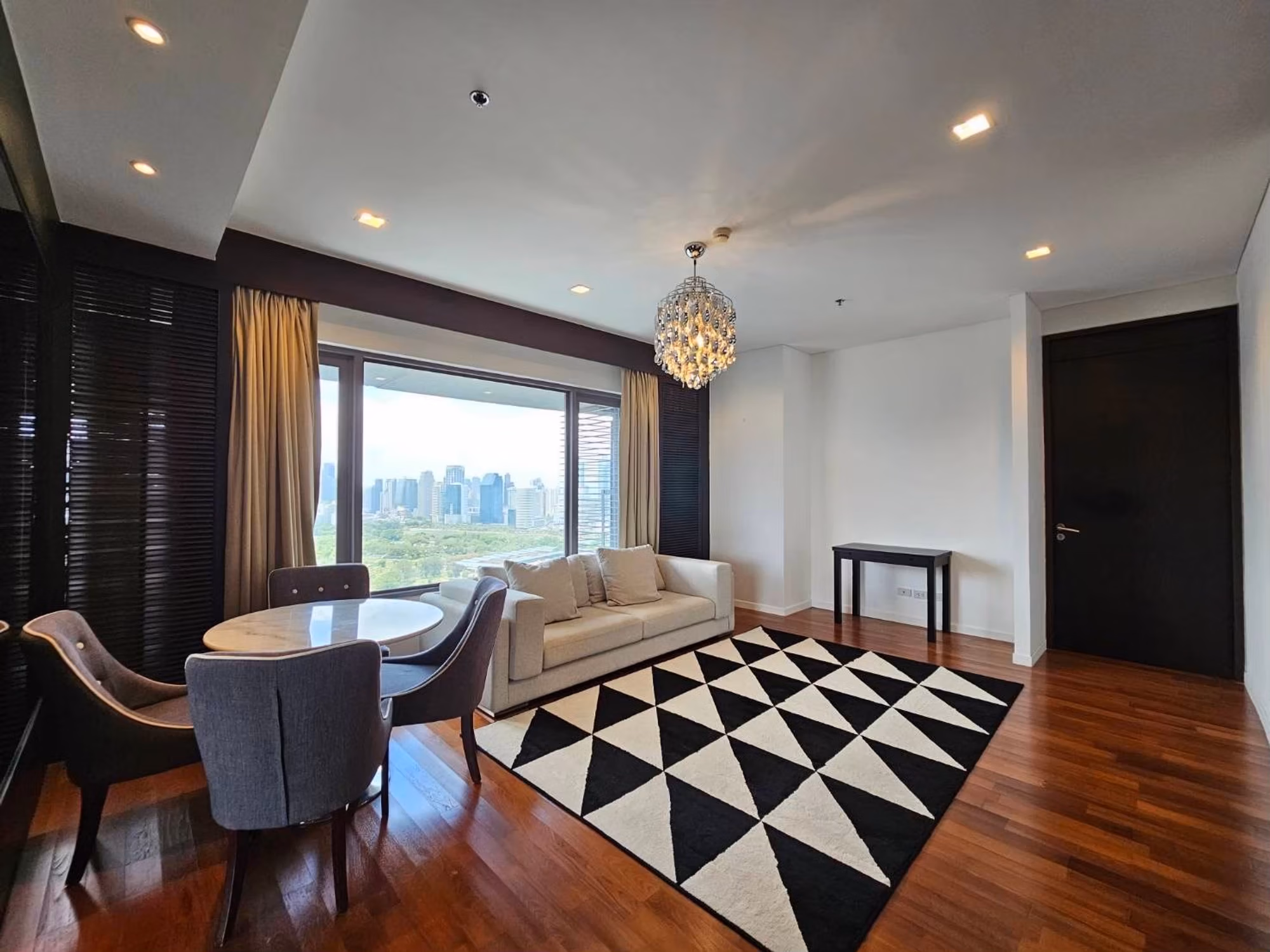 1 Bed Condo for Rent and Sale in Sathon - Image 6