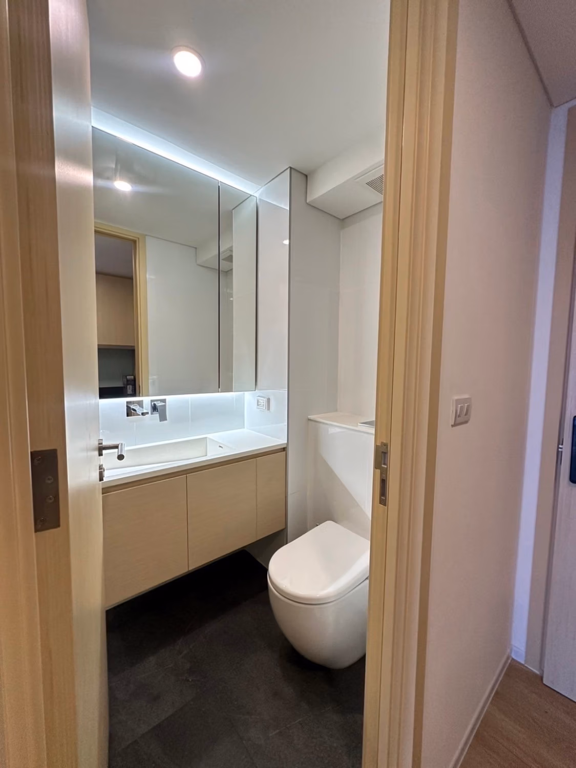 1 Bed Condo for Rent in Huai Khwang - Image 7