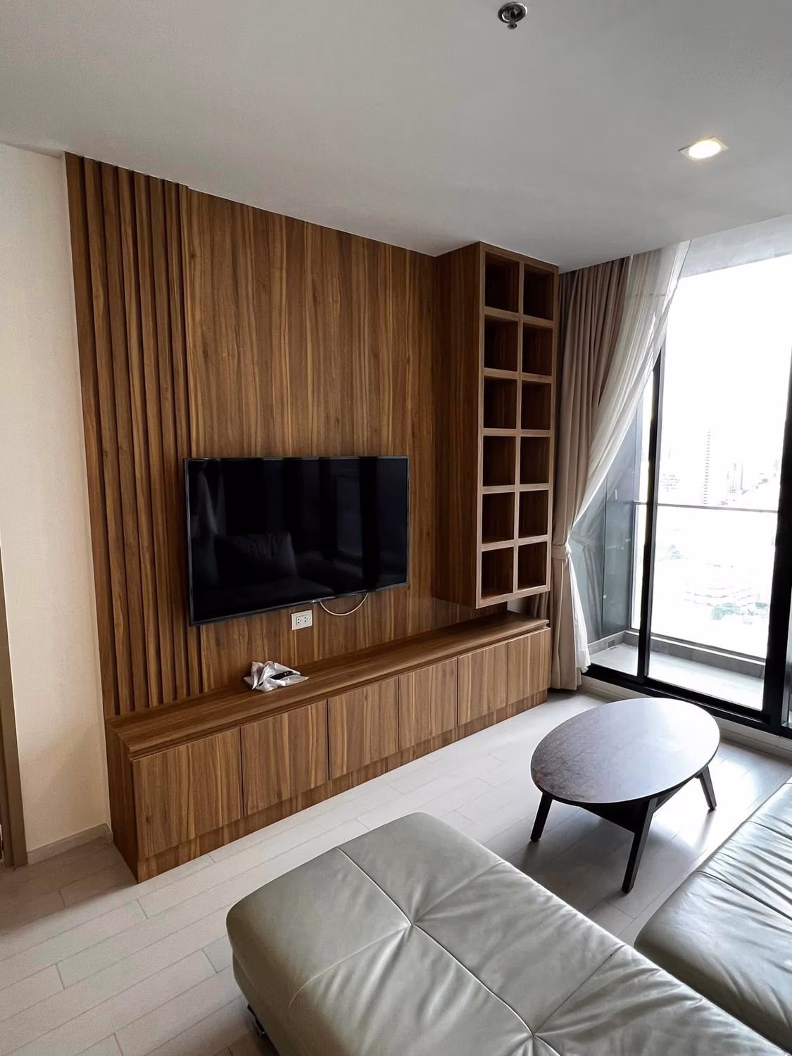 2 Bed Condo for Rent Near Phloen Chit BTS - Image 2
