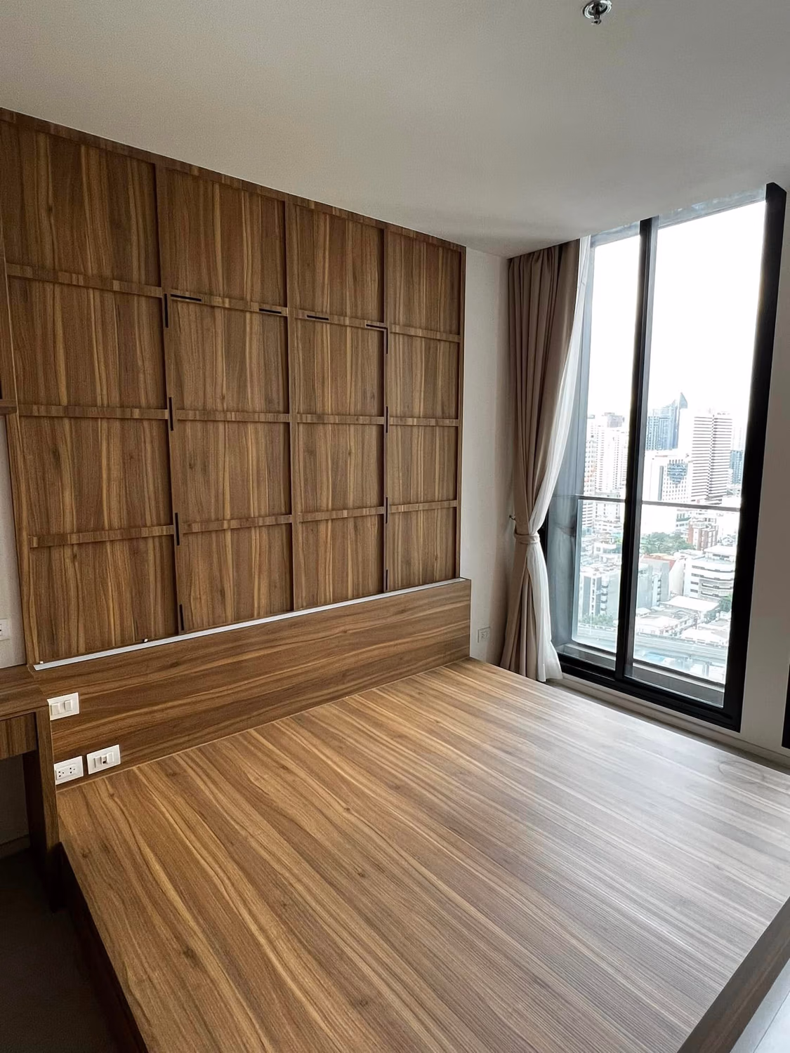 2 Bed Condo for Rent Near Phloen Chit BTS - Image 7