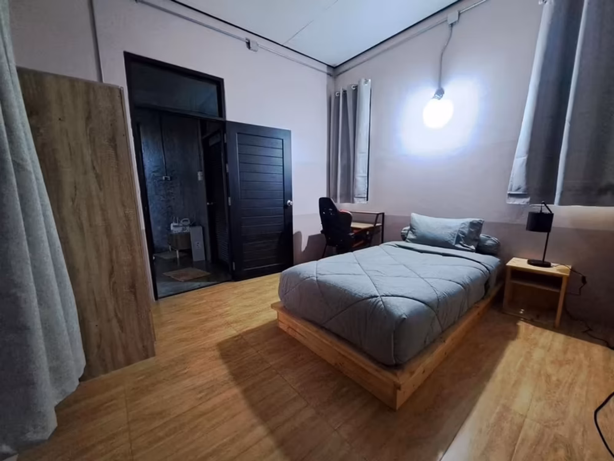 2-Story Loft Style House for Rent - Image 19
