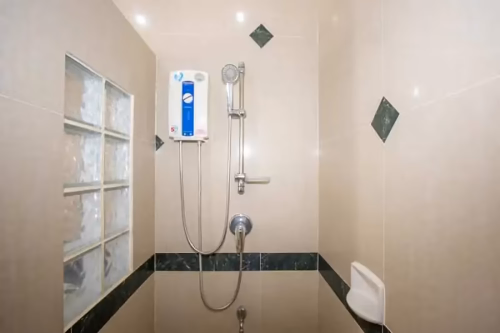 4 Bedroom House - Image 17