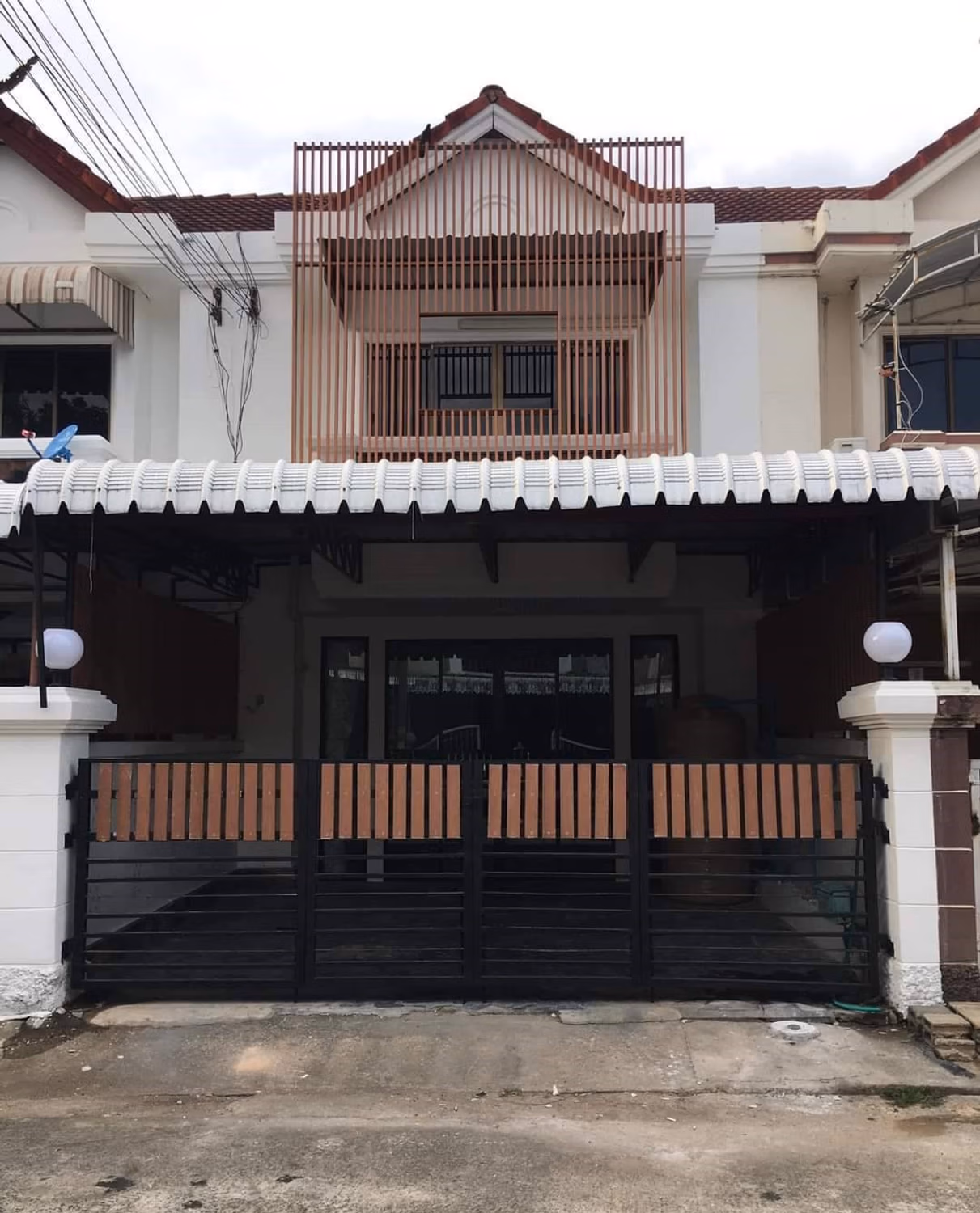 2 Bed Townhouse for Rent in Mueang Chiang Mai District - Image 1