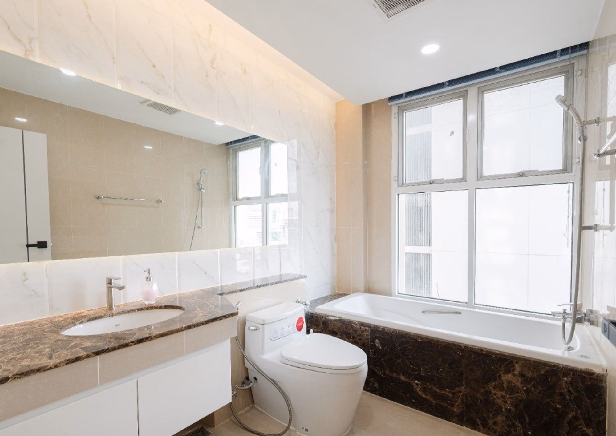 2 ห้องนอน คอนโด สำหรับ ขาย ใน วัฒนา - Image 10