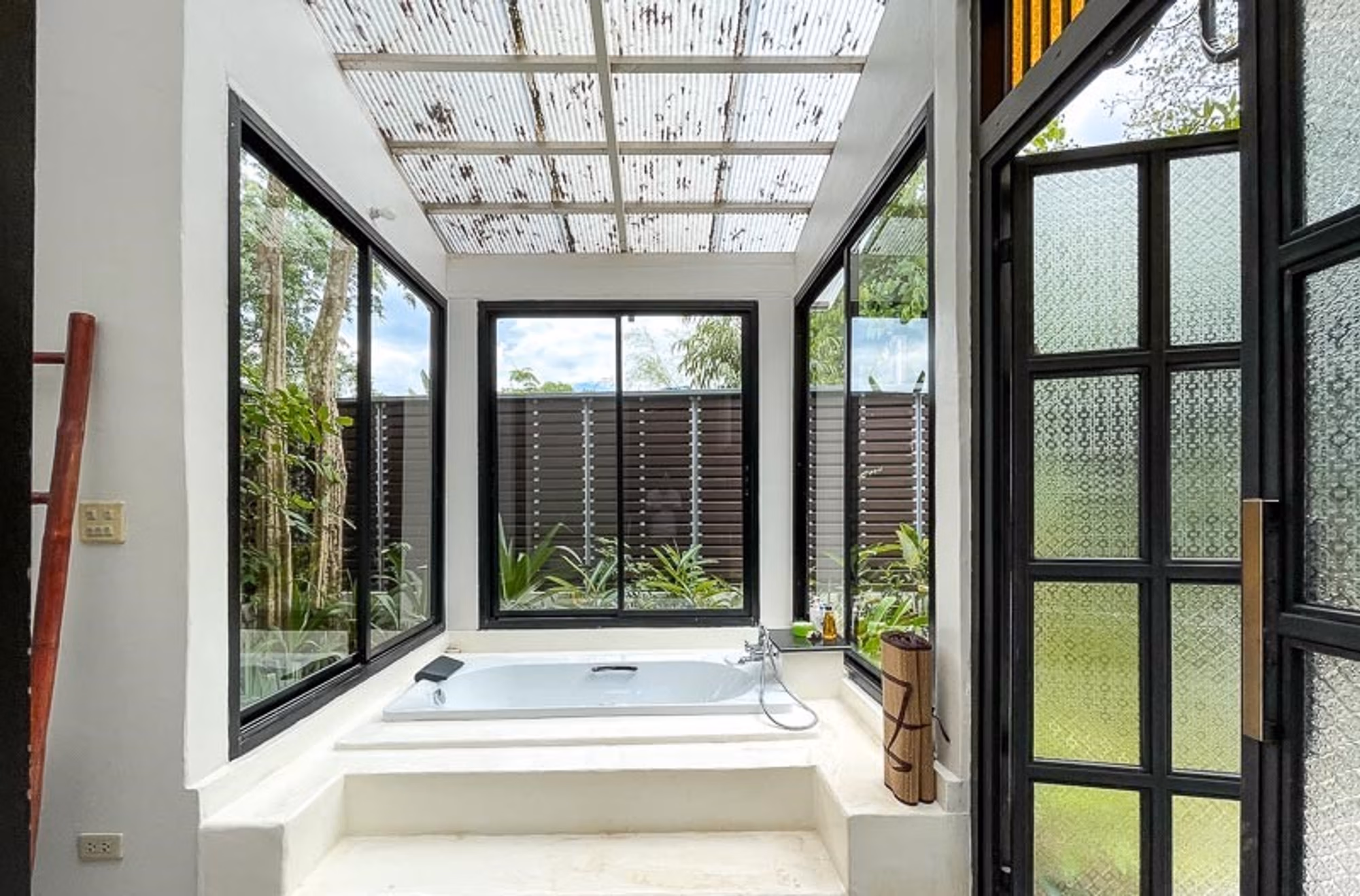 5 Bedroom House - Image 11