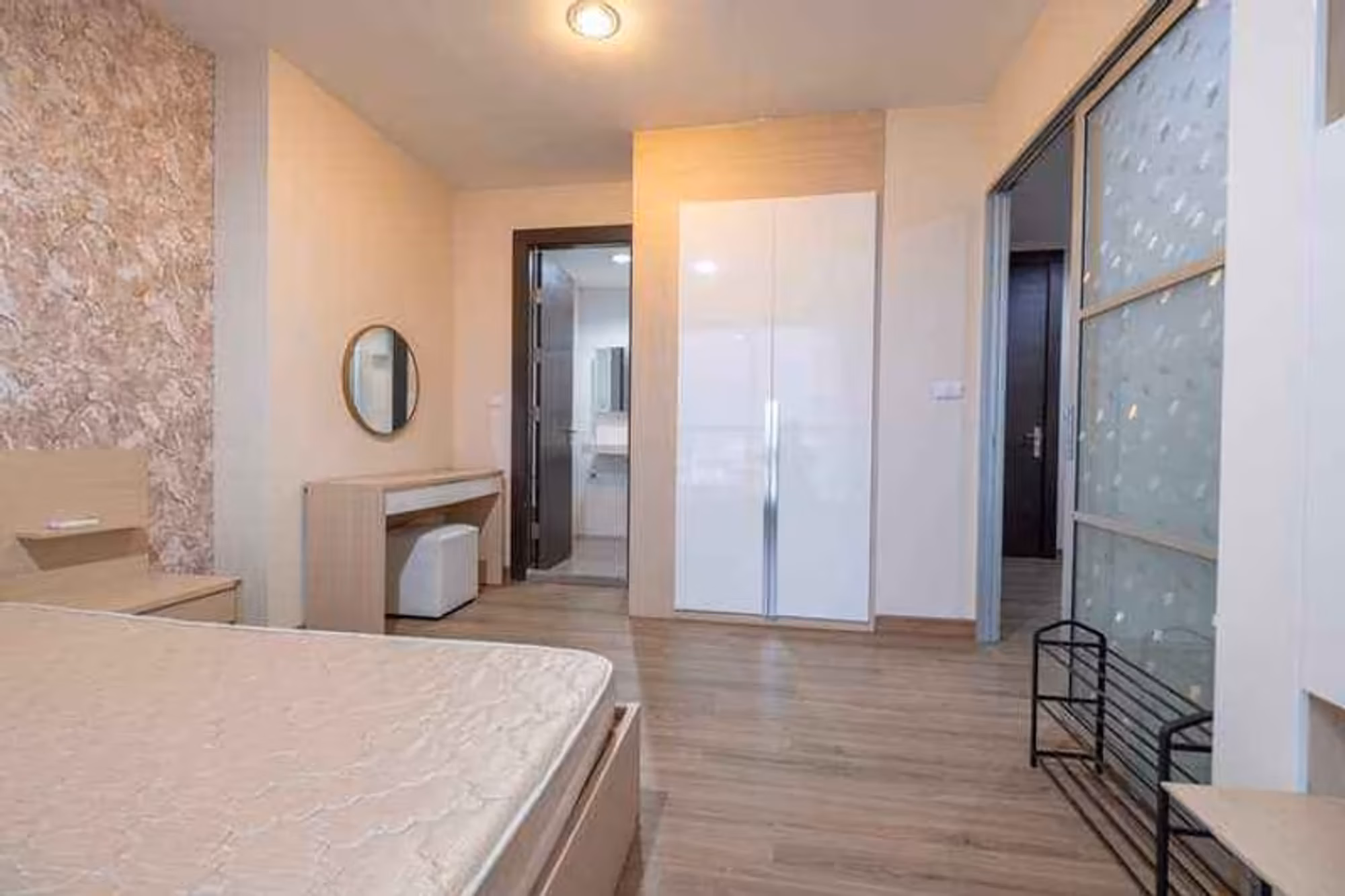 Condo - Image 6