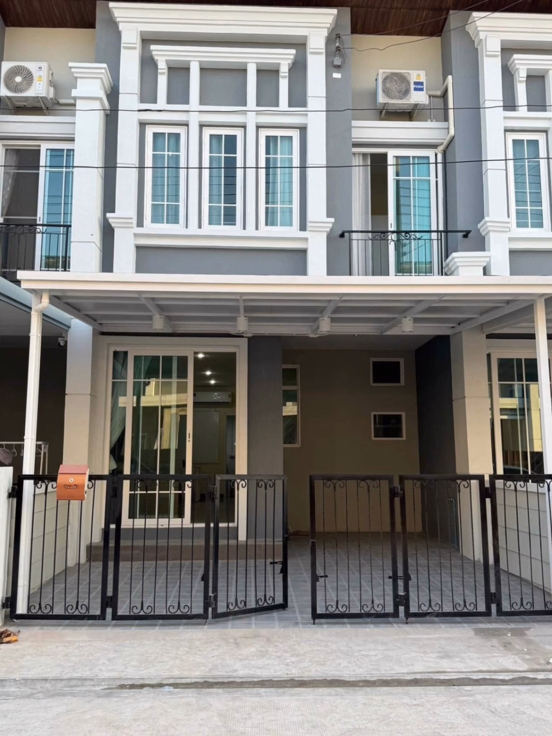 Townhouse for Rent at Golden Town RuamChok - Image 1