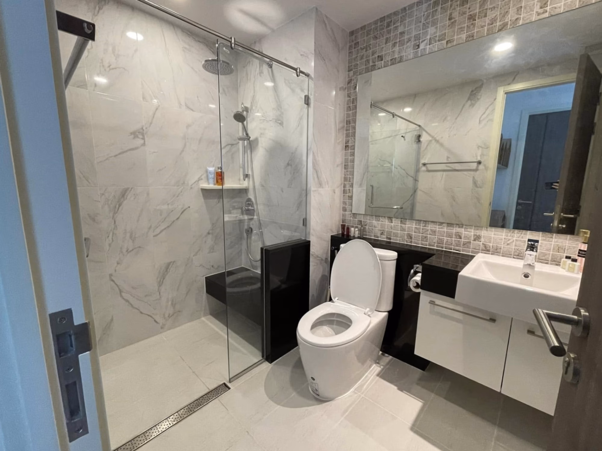 1 Bed Condo for Rent in Khlong San - Image 7