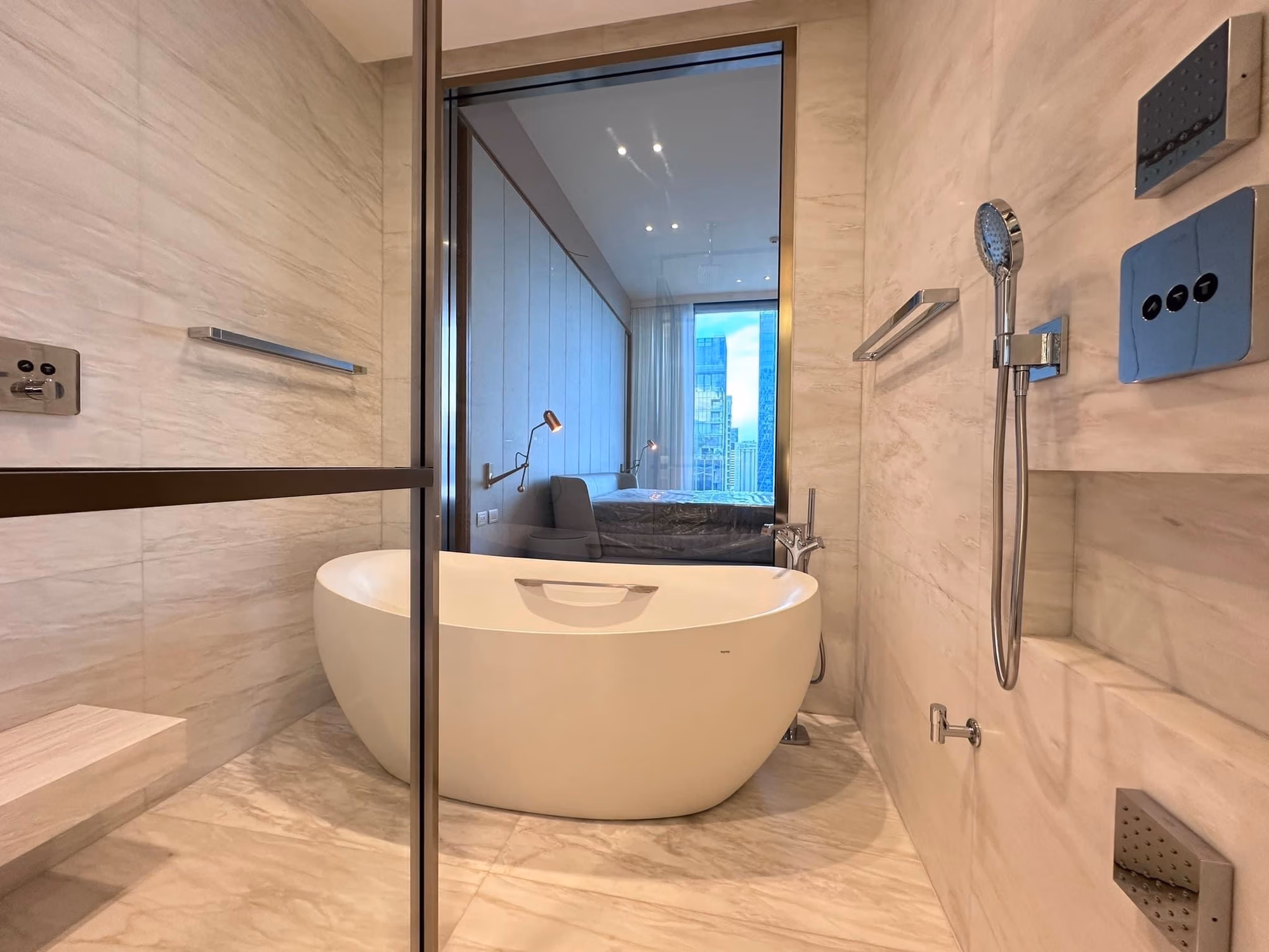 2 Bed Condo for Rent in Pathum Wan - Image 13