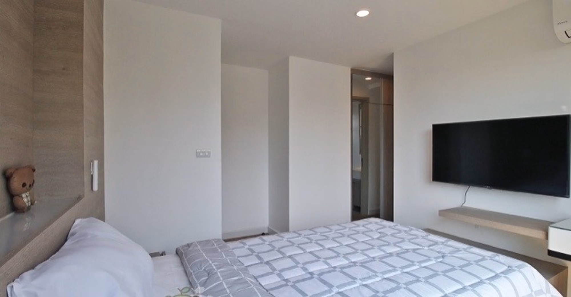 3 Bed Condo for Rent in Watthana - Image 8
