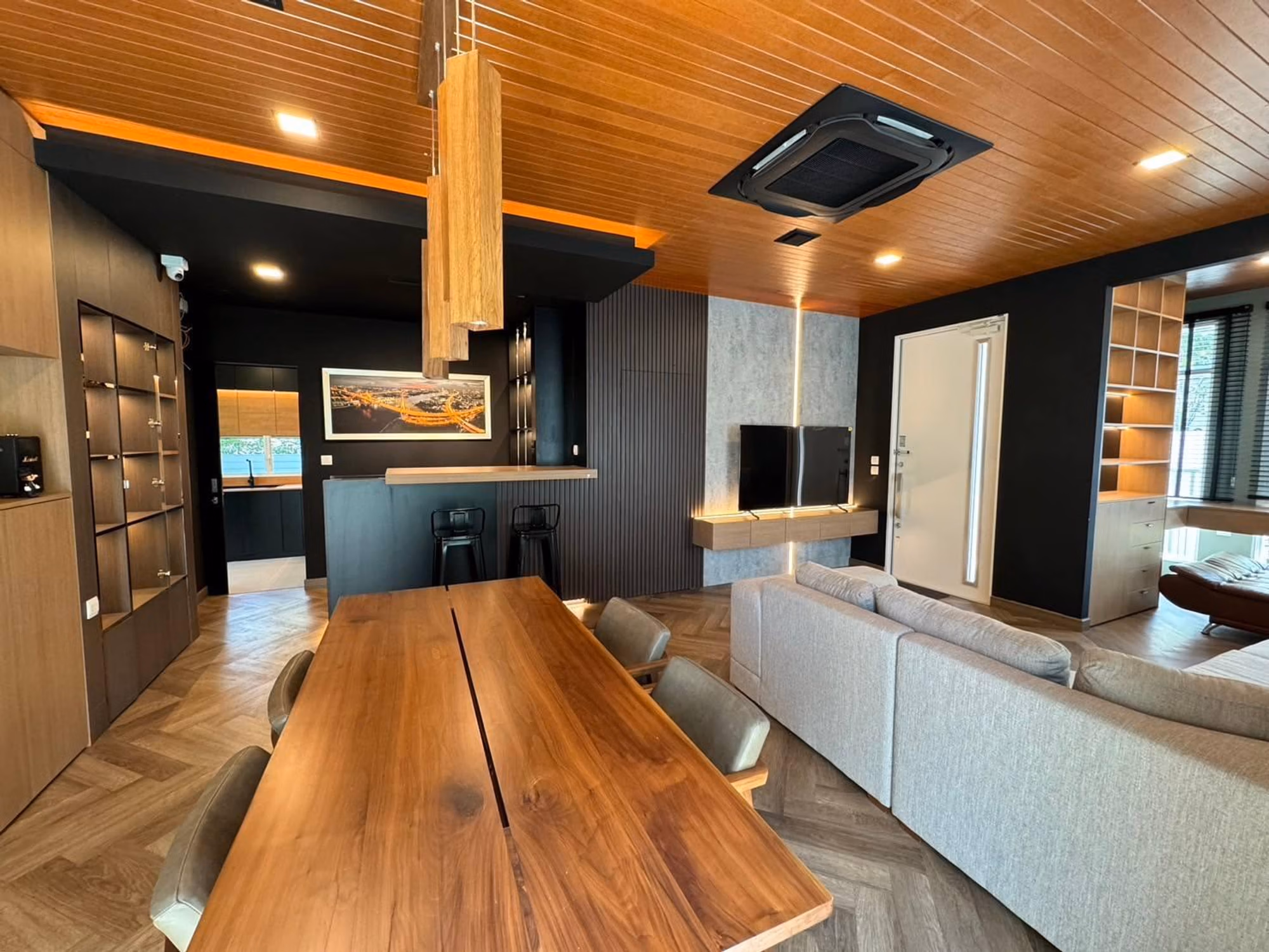 4 Bed House for Rent in Prawet - Image 14
