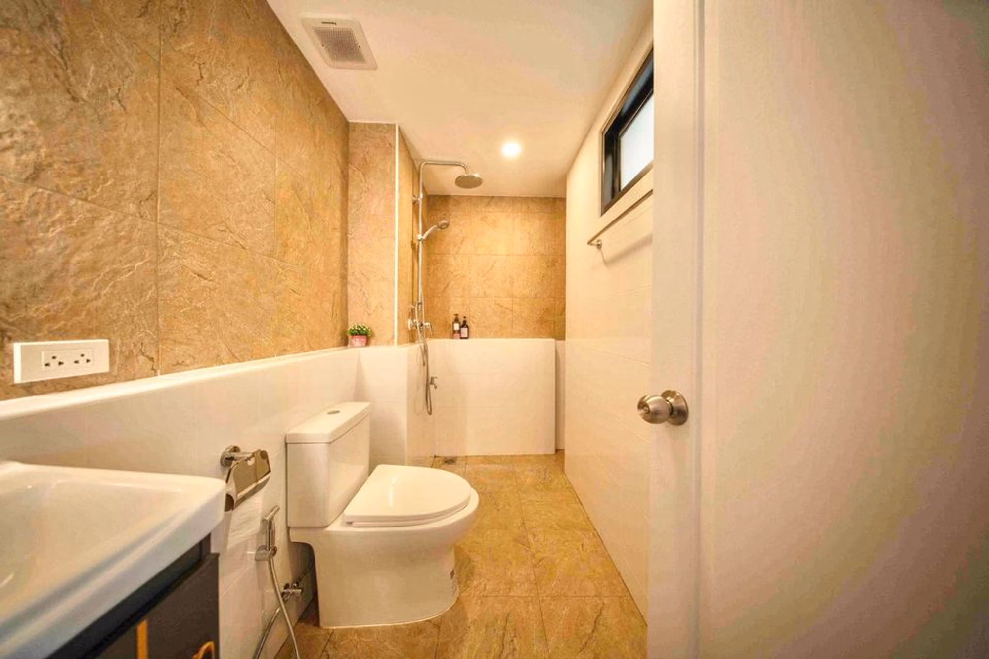 2 Bed Condo for Rent and Sale in Mueang Chiang Mai - Image 7