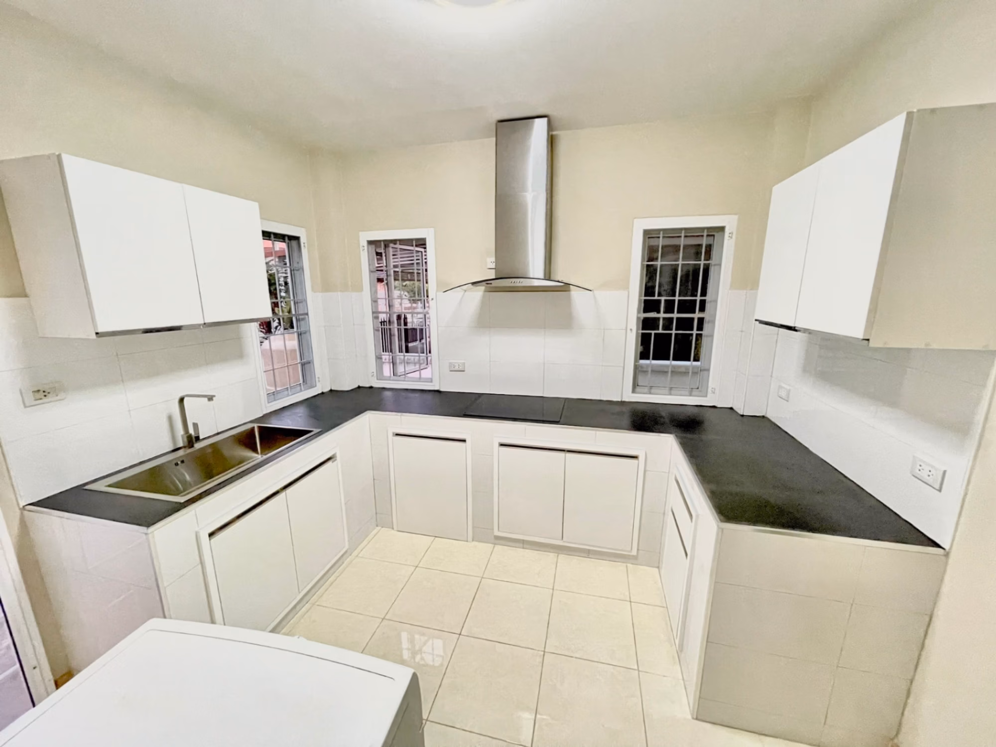 3 Bed House for Sale in San Kamphaeng - Image 5