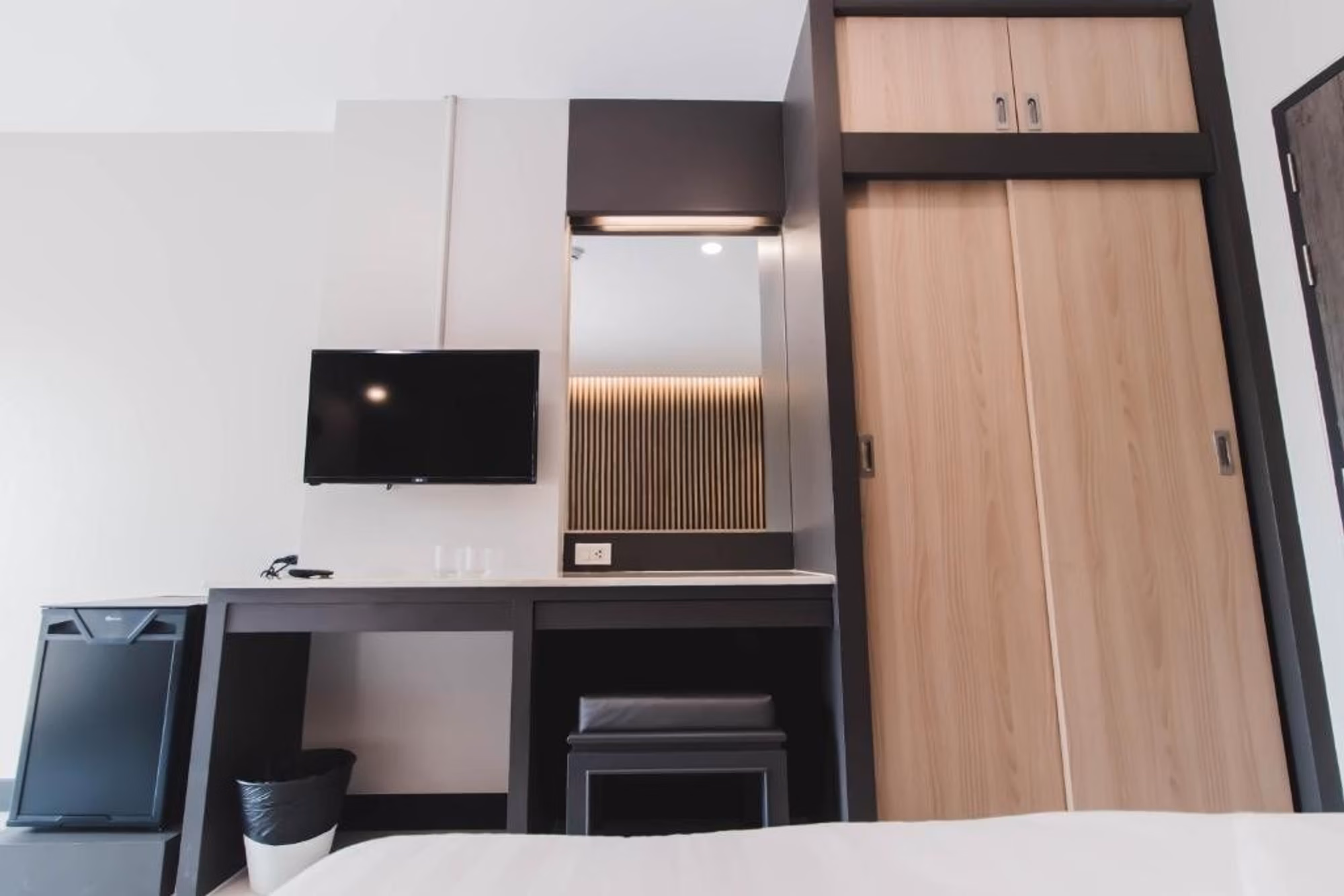 77 ห้องนอน อาคารพานิชย์ สำหรับ จำหน่าย ใน Huai Khwang - Image 2