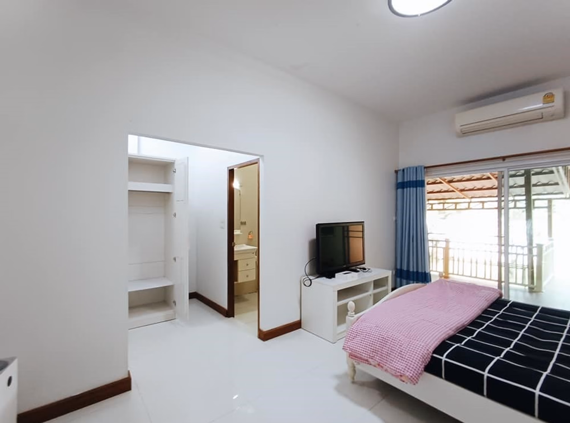 4 Bed House for Rent in Mueang Chiang Mai - Image 9