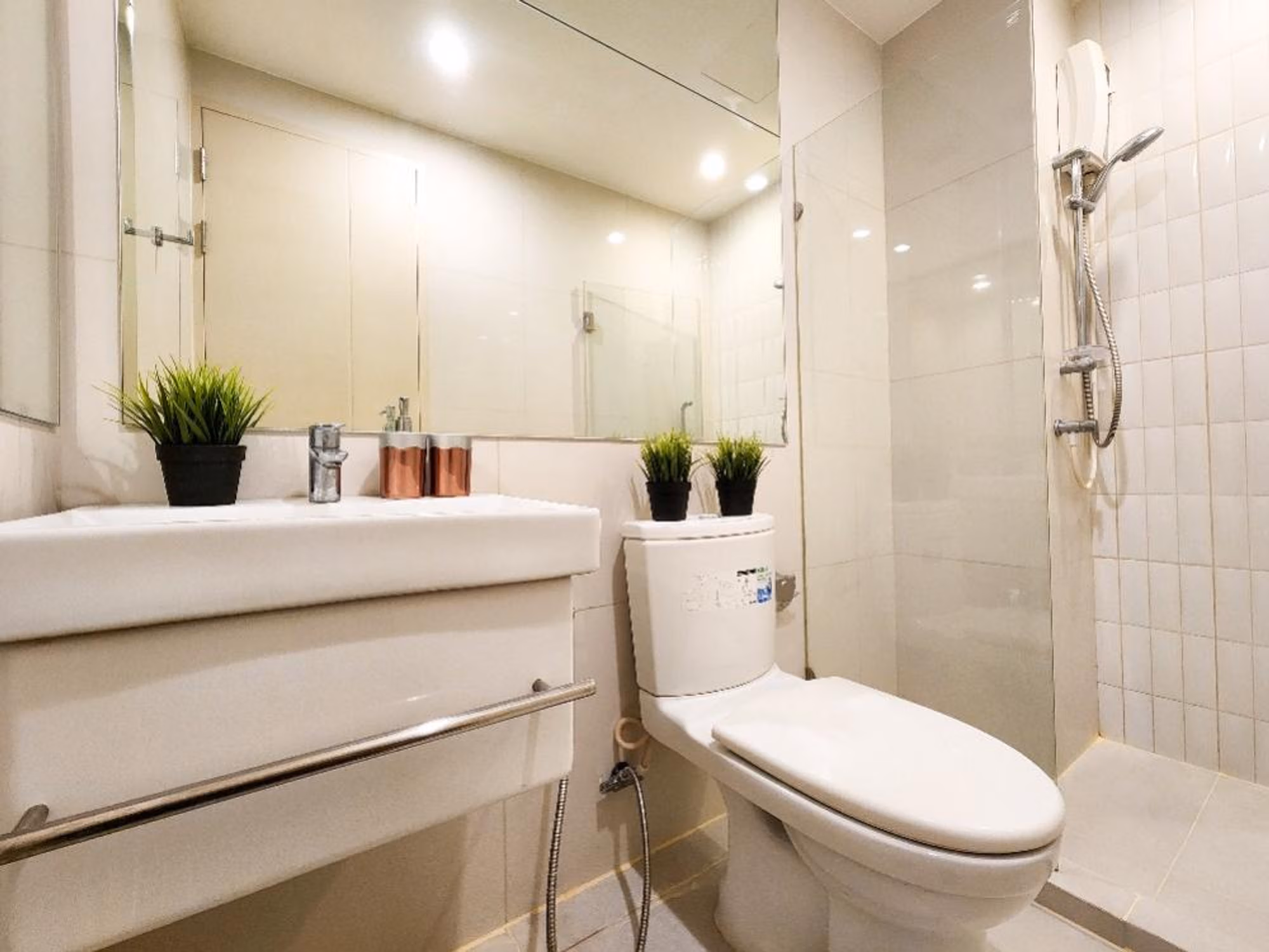 1 Bed Condo for Rent in Huai Khwang - Image 4